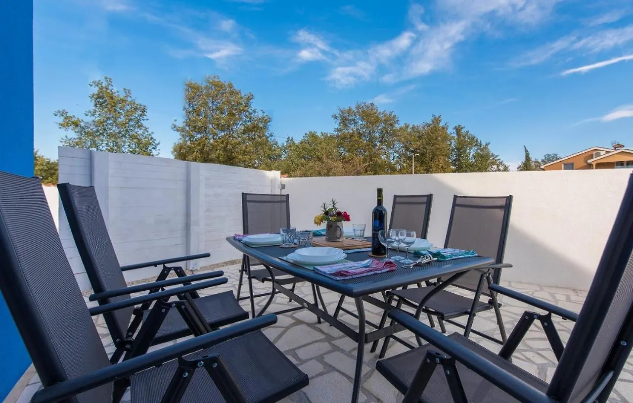 Blue Holiday House With Private Pool Нова-Вас 0*,