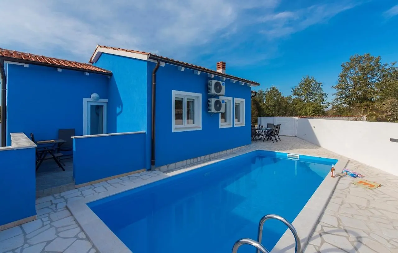 Дом отдыха Blue Holiday House With Private Pool Нова-Вас