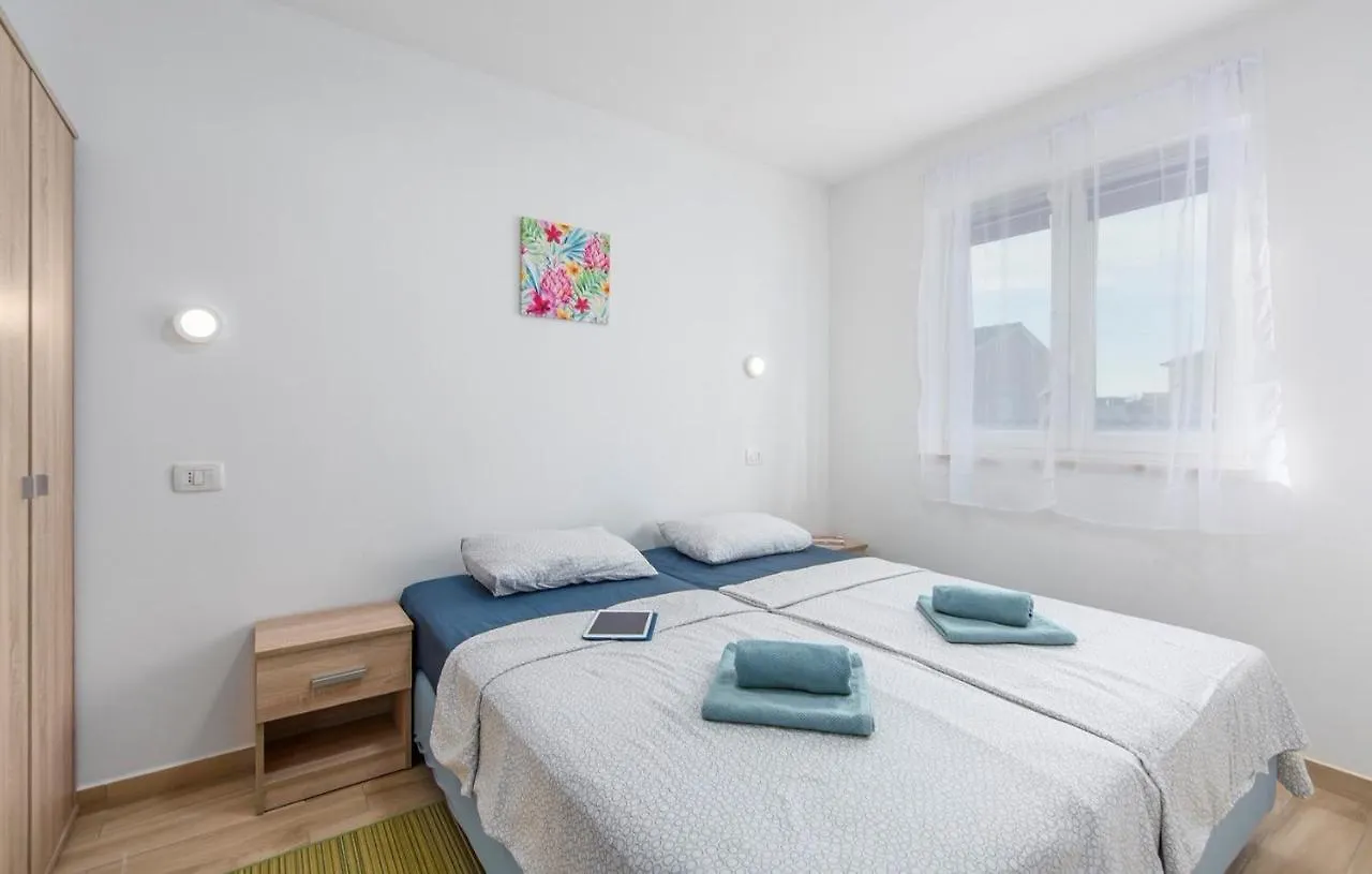 Blue Holiday House With Private Pool Нова-Вас Дом отдыха